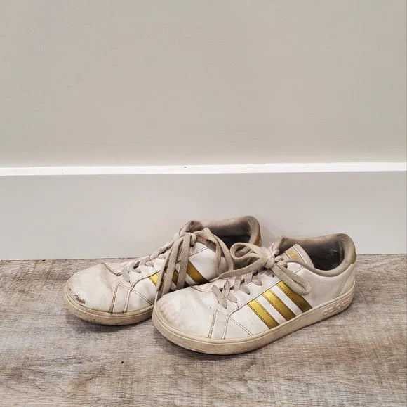 adidas gazelle silver green womens adidas Women's Samba OG Shoes, Size 8.5, Gold